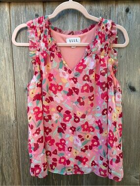 Women’s Elle Floral Sleeveless Smocked V Neck Lined Top Size M Flowy Feminine